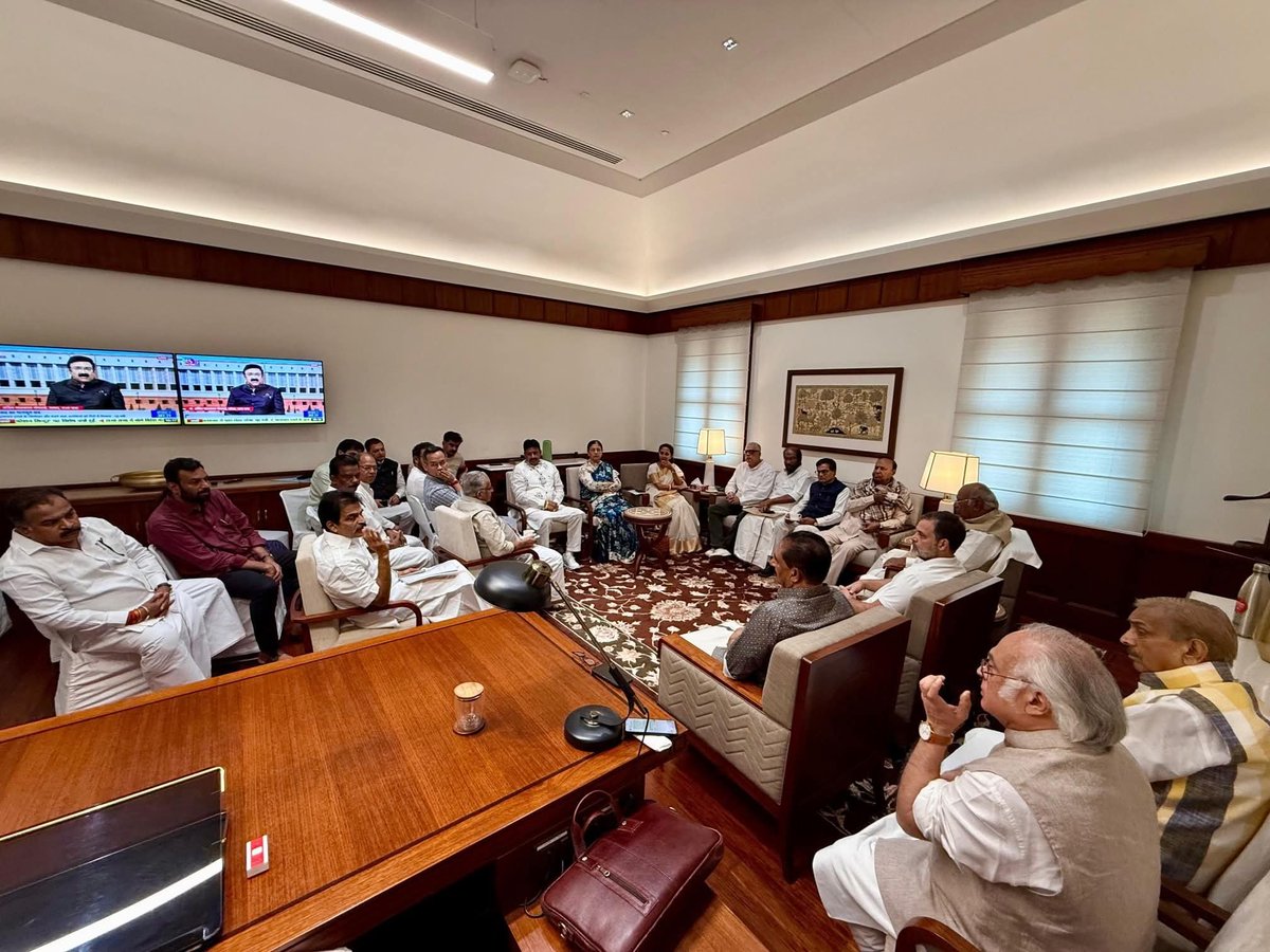 Sarbojit Sinha (@sarbojit_iyc) on Twitter photo A crucial meeting of INDIA bloc floor leaders was held today in New Delhi, attended by Congress President & LoP in Rajya Sabha Shri <a href="/kharge/">Mallikarjun Kharge</a>, LoP Shri <a href="/RahulGandhi/">Rahul Gandhi</a>, and other alliance MPs. A crucial meeting of INDIA bloc floor leaders was held today in New Delhi, attended by Congress President & LoP in Rajya Sabha Shri <a href="/kharge/">Mallikarjun Kharge</a>, LoP Shri <a href="/RahulGandhi/">Rahul Gandhi</a>, and other alliance MPs.