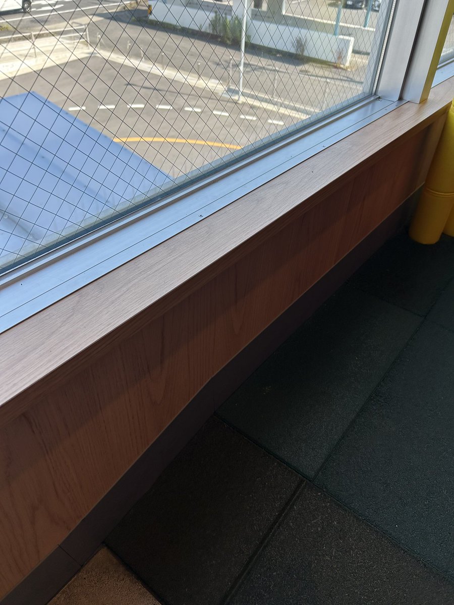 v_yappen's tweet photo. マックの子供遊ぶとこでぶつけて切ったって連絡きた…
マックを責めるつもりは全然ないけど、アタシが経営してるんなら子供遊ばせる所に角あったらクッションしますね
まあ男子はケガが絶えませんな！ https://t.co/eNmRUAzM4r