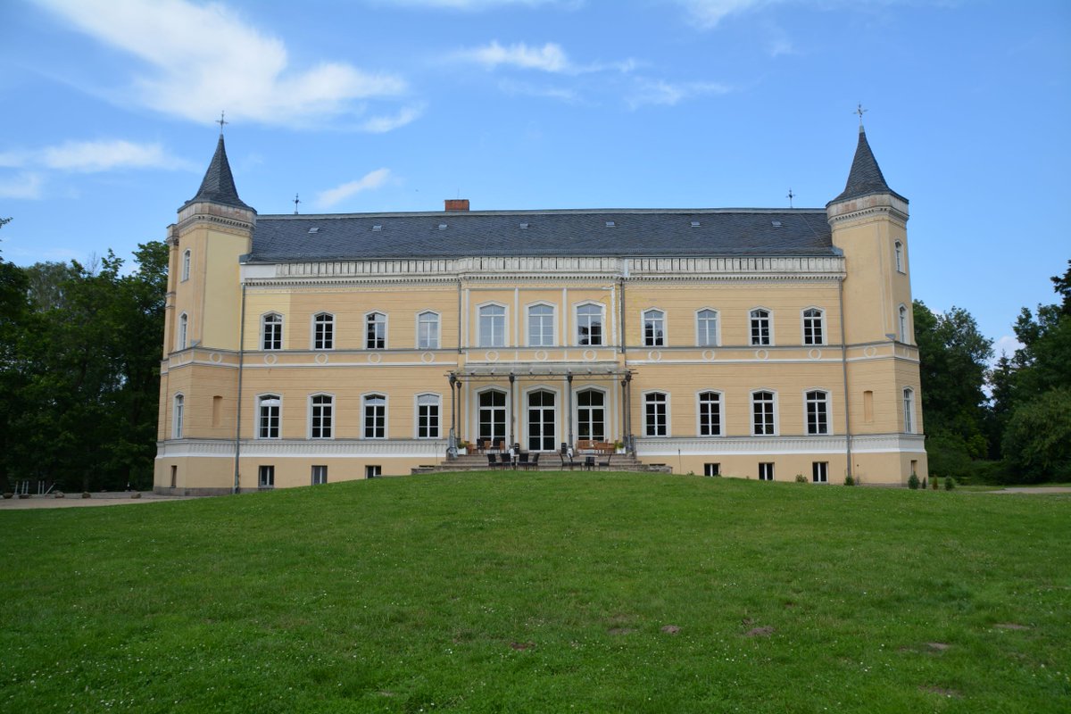 Gutsherrenradtour durch die Uckermark: 99 km Radgenuss &amp; Schlösser-Feeling 🏰🚲
Passend dazu im Sonderangebot:
„Gutshäuser &amp; Schlösser in der Uckermark – Teil 1“ 📘
👉 shop.tourismus-uckermark.de/service/shop/g…
👉 tourismus-uckermark.de/erleben/radfah…
#uckermark #radtour #schlösserroute #heimatliebe