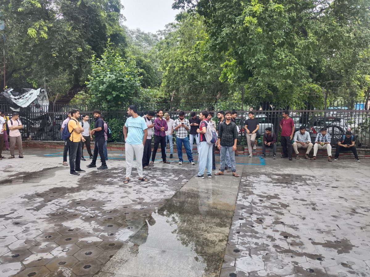 BharatPriksha's tweet photo. #SSC HQ Visuals 2.0 
Aspirants Unity 💪
#SSCMisManagement #SSCVendorFailure https://t.co/QhlNH9nRgI