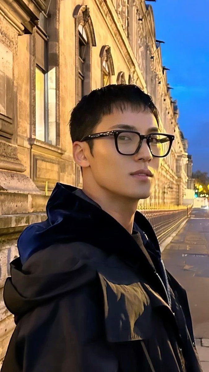 cheoliloli_'s tweet photo. clark kent                             superman https://t.co/gK1rUjZusj