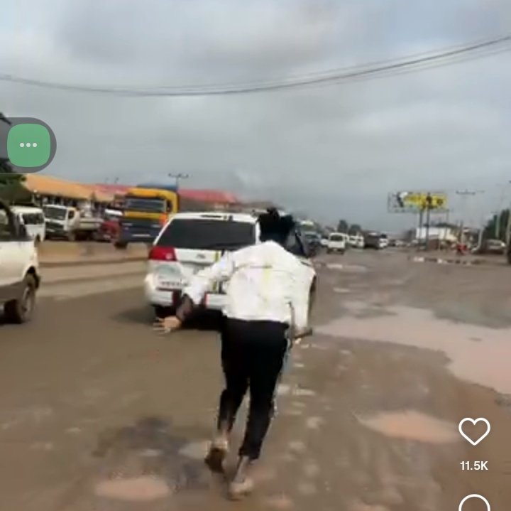 Why u go spray me water because you dey drive car na me and you today 😂🤣