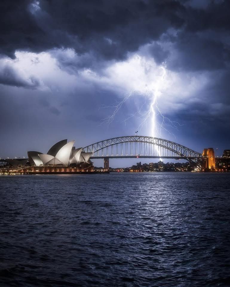 Lightning ⚡️ 
in Sydney.
(matt.lambley)