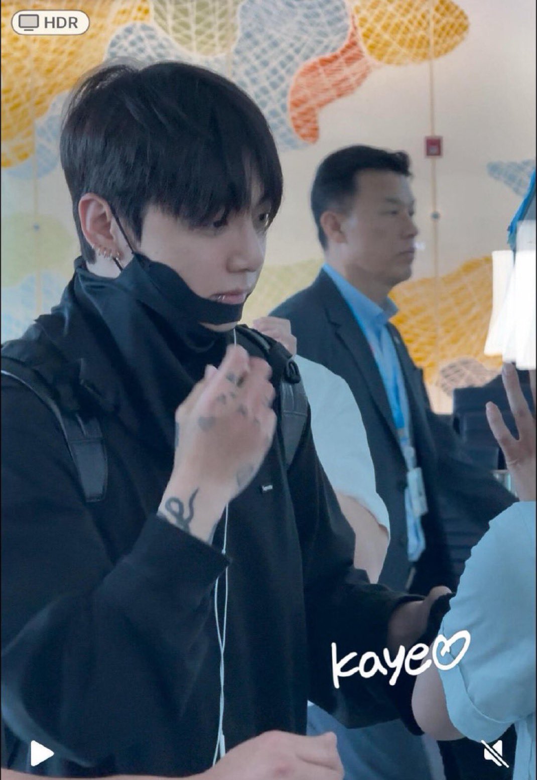 리온‪‪‪‪❤︎‬뷔‪‪❤︎‬정국*° 하루 차이라서 가능했다…뷔X정국, 힙한 커플 삭발
