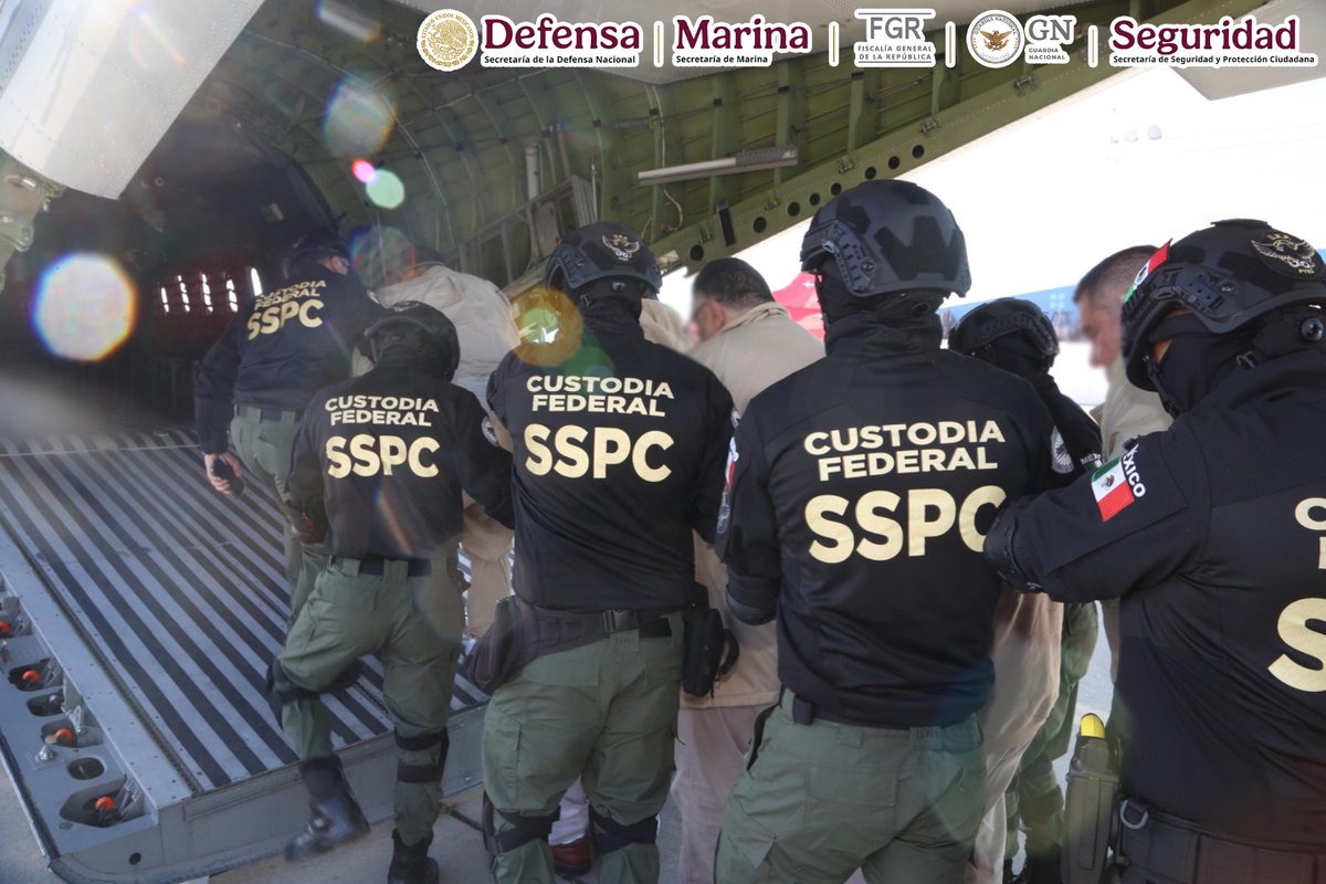 Corresponsales MX (@corresponsalsmx) on Twitter photo 👉🔴SE LES ACABA EL PODER Y NEGOCIO EN #PENALES DE LA #CDMX Y LOS TRASLADAN A CÁRCELES FEDERALES.
ESTO CON EL FIN DE:
desarticular redes #criminales en el interior de los centros 👉Esta acción fue realizada por 👮♂️<a href="/SSPCMexico/">Secretaría de Seguridad y Protección Ciudadana</a>, <a href="/Defensamx1/">@Defensamx</a> y <a href="/GN_MEXICO_/">Guardia Nacional</a>, en coordinación con 👉🔴SE LES ACABA EL PODER Y NEGOCIO EN #PENALES DE LA #CDMX Y LOS TRASLADAN A CÁRCELES FEDERALES.
ESTO CON EL FIN DE:
desarticular redes #criminales en el interior de los centros 👉Esta acción fue realizada por 👮♂️<a href="/SSPCMexico/">Secretaría de Seguridad y Protección Ciudadana</a>, <a href="/Defensamx1/">@Defensamx</a> y <a href="/GN_MEXICO_/">Guardia Nacional</a>, en coordinación con
