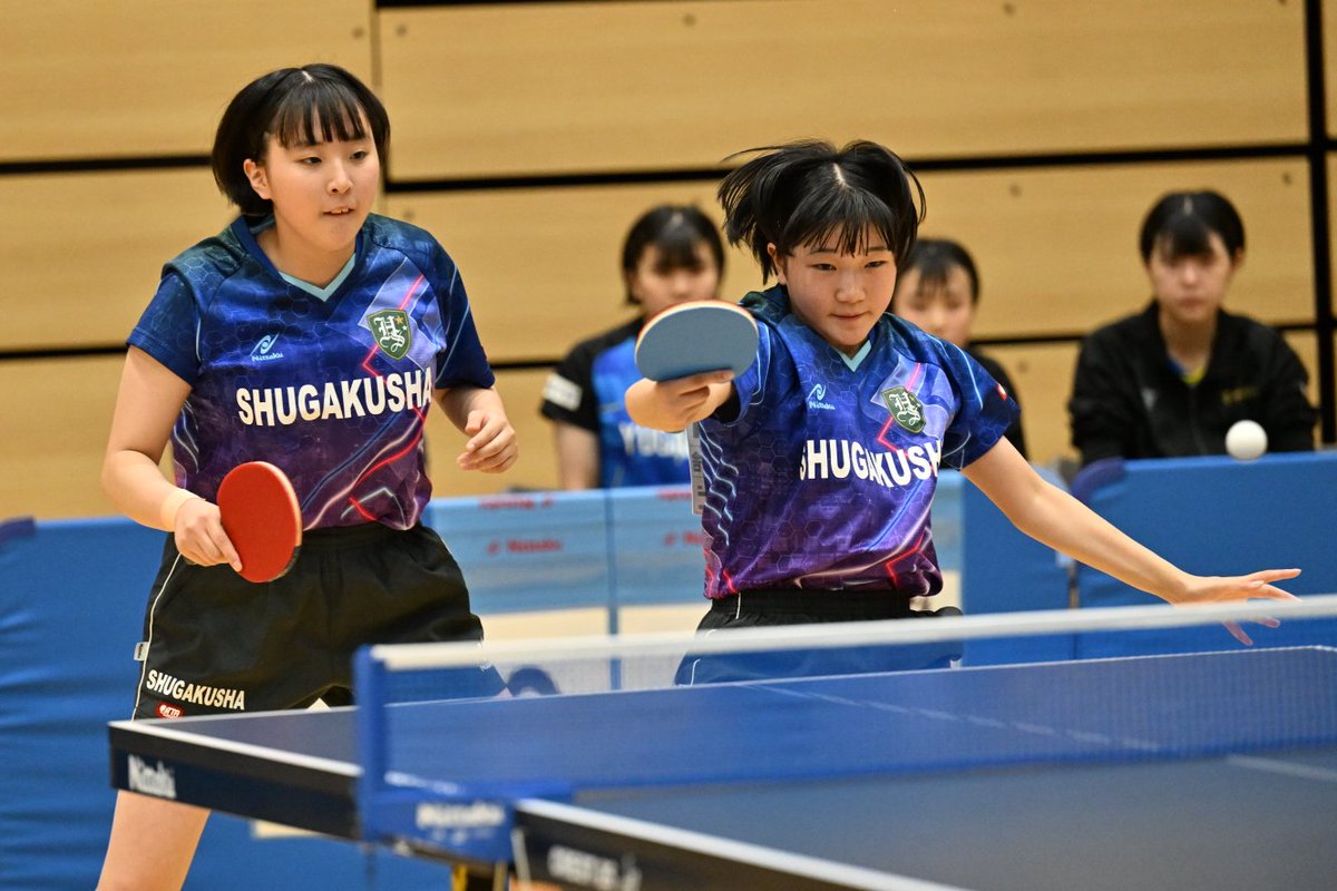 #下関インターハイ

▼女子学校対抗2回戦
遊学館　3-0　浜松修学舎

4シードの遊学館が浜松修学舎をストレートで退け、3回戦進出です。
写真左は遊学館の日下部（左）／大出、右は浜松修学舎の髙須賀（左）／村田

#卓球レポート #卓球