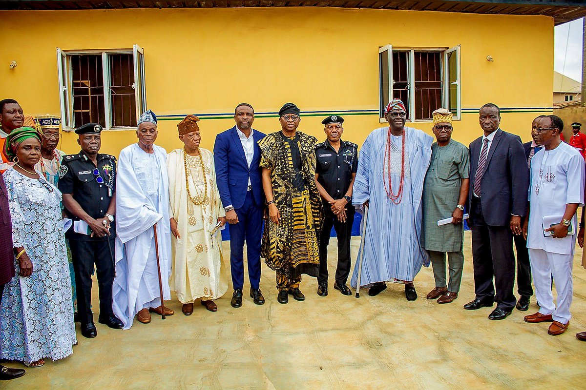 Official_Ridsco's tweet photo. RIDSCo, Axxela, Lafarge Champion Commissioning of Ultra-Modern Isoso Police Station in Sagamu
https://t.co/Jk3HAQAmUy https://t.co/DgCHcJWpu3