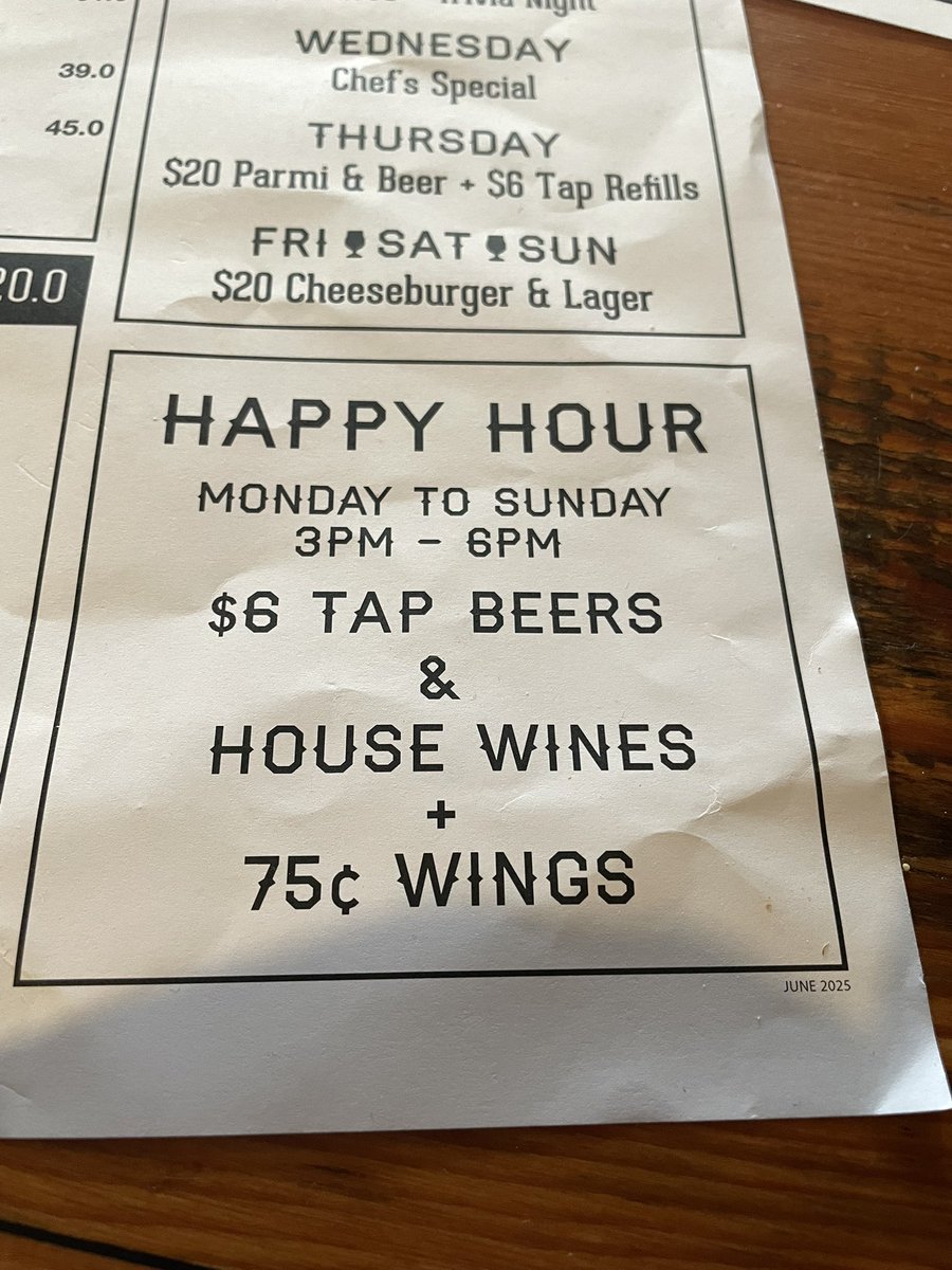 なかなかリーズナブルなこれ狙いで、まだ明るいうちから呼び出されたのに、
呼んだ本人がまだ来ていない😅

ので、とりあえず一人呑み開始❤️

ハッピーアワーってなかなかのお得感ね🉐