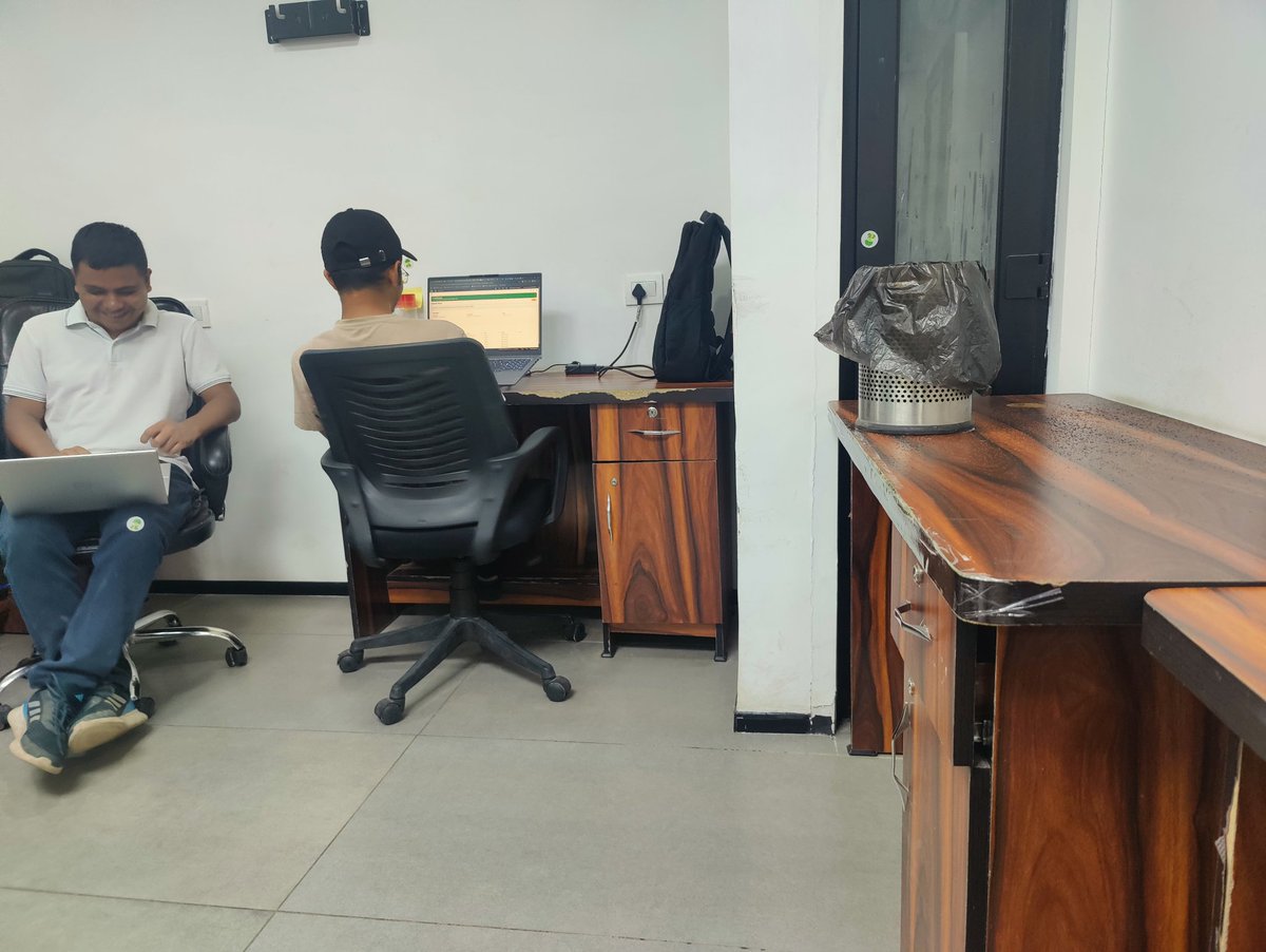 Budget Startup vibes 😂