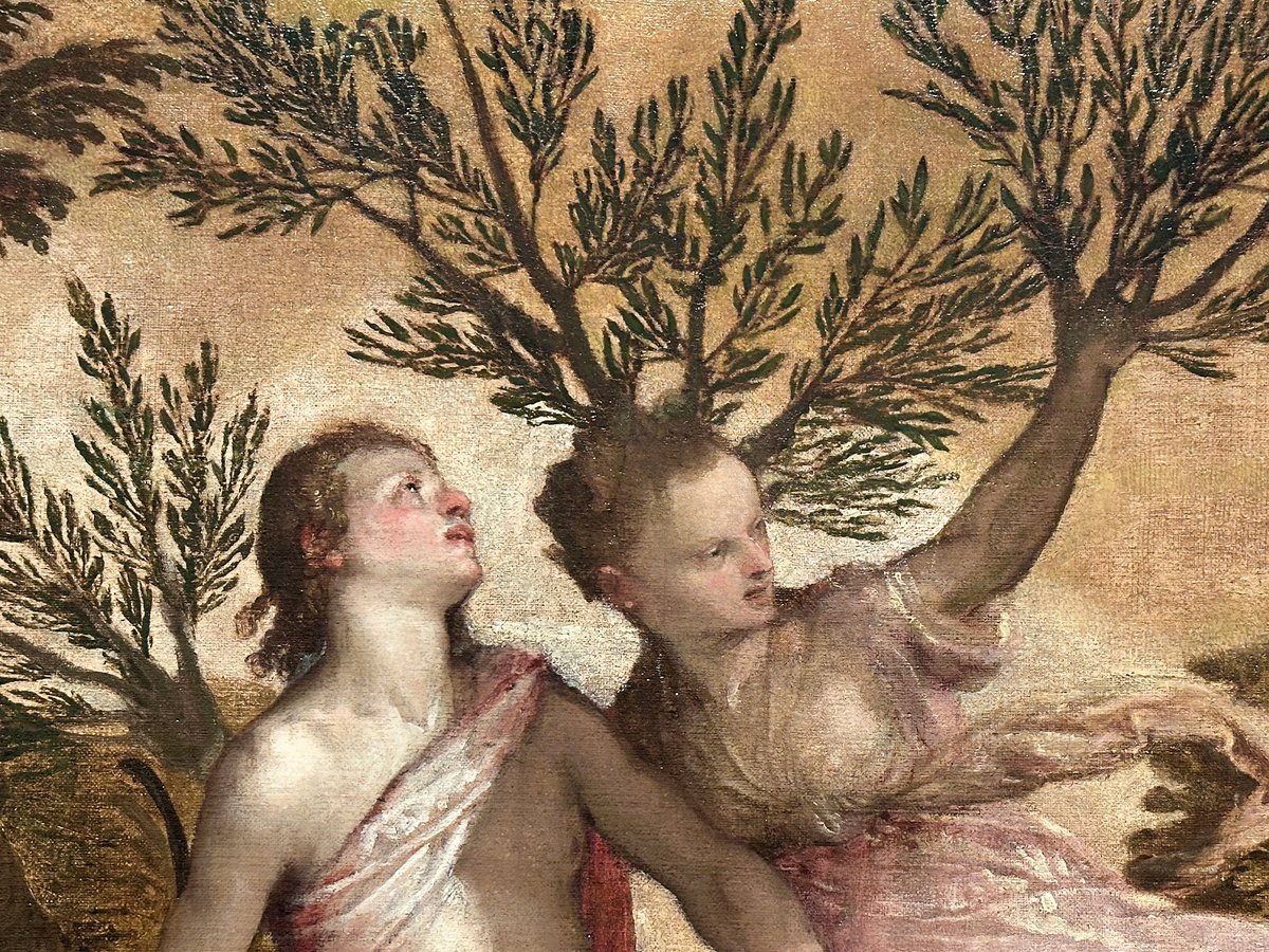 👁見どころは、ここ🔍 ダフネの頭と左手からは枝が、左足は…なんと