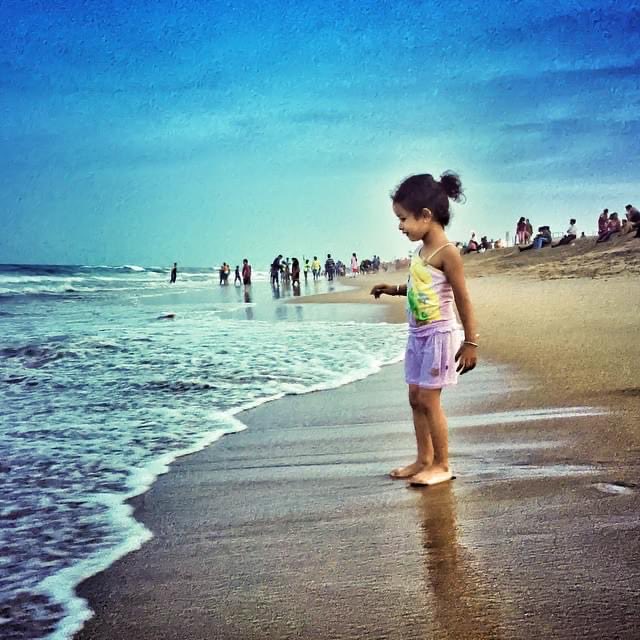DipeshDutt's tweet image. Mobile photography is fun too. Prove it, share a recent favourite.

#iPhone5 
#Theme_pic_india_seashore

Not really recent - #lifeofsammy first time at a beach. Madras 2013