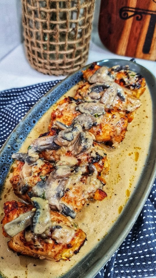 Creamy Vegetable Chicken Rolls 
from : insidereereeskitchen resepmamiku.com/en/creamy-vege…
