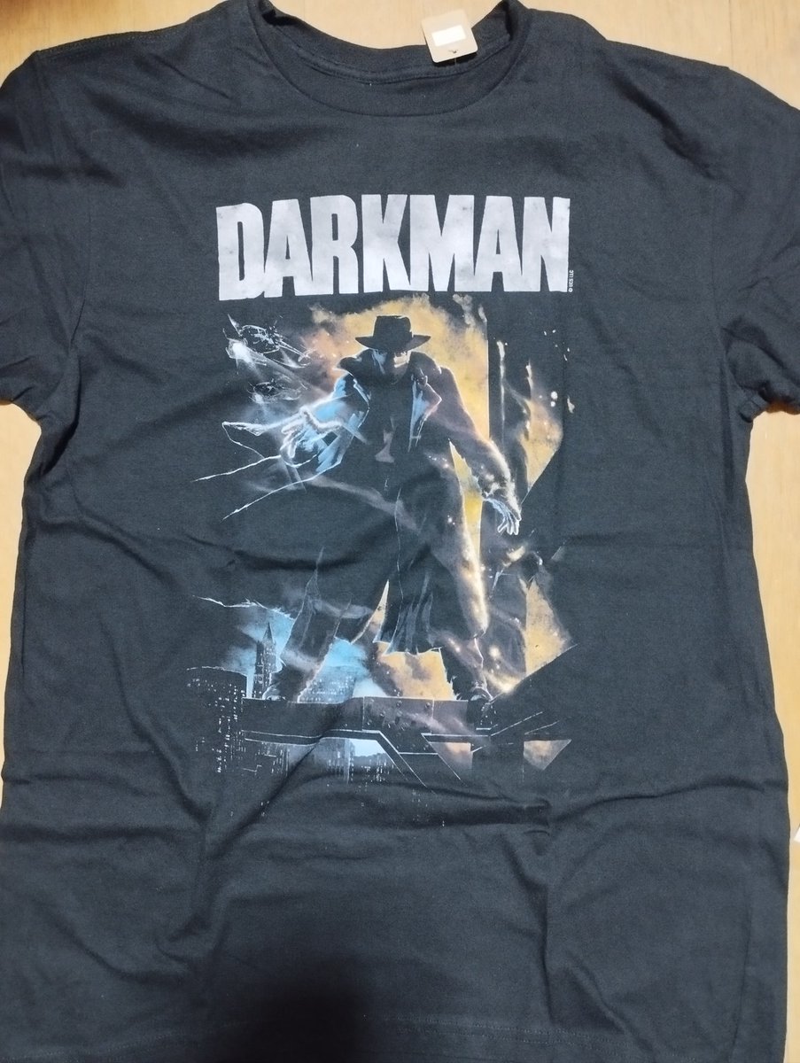 ダークマンのシャツ届いた。また観たい。 
