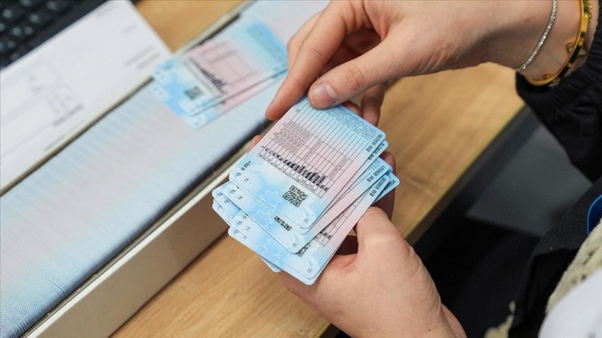 Eski tip ehliyetler için bugün son gün: 2 milyondan fazla kişinin ehliyeti geçersiz sayılabilir
gazeteoksijen.com/turkiye/eski-t…