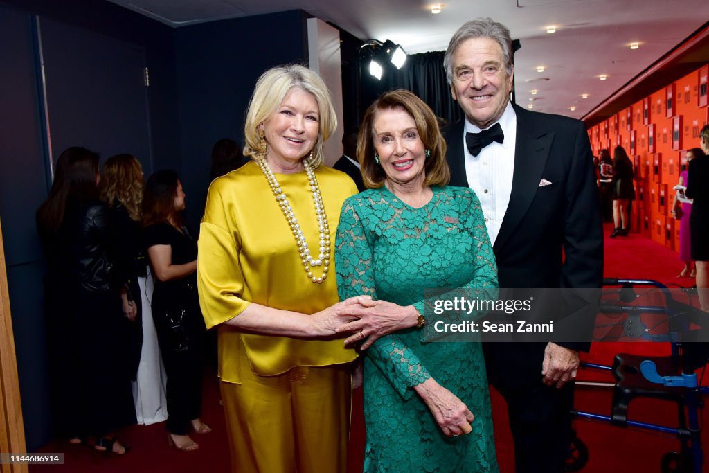 Why did Martha Stewart go to prison for insider trading and Nancy Pelosi has not?