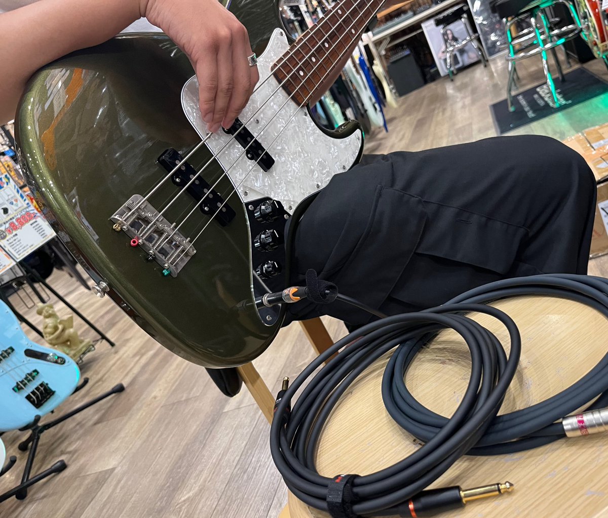 espcustomshop's tweet photo. 試奏用シールドケーブルご用意してます！

ベース用シールド弾き比べ中！
メーカーによって特徴が様々で面白いですね！
プレイスタイルに合うシールドが見つかってよかったです👍

#espguitars #エレキギター #ベース #シールドケーブル https://t.co/8wHCow8kpc