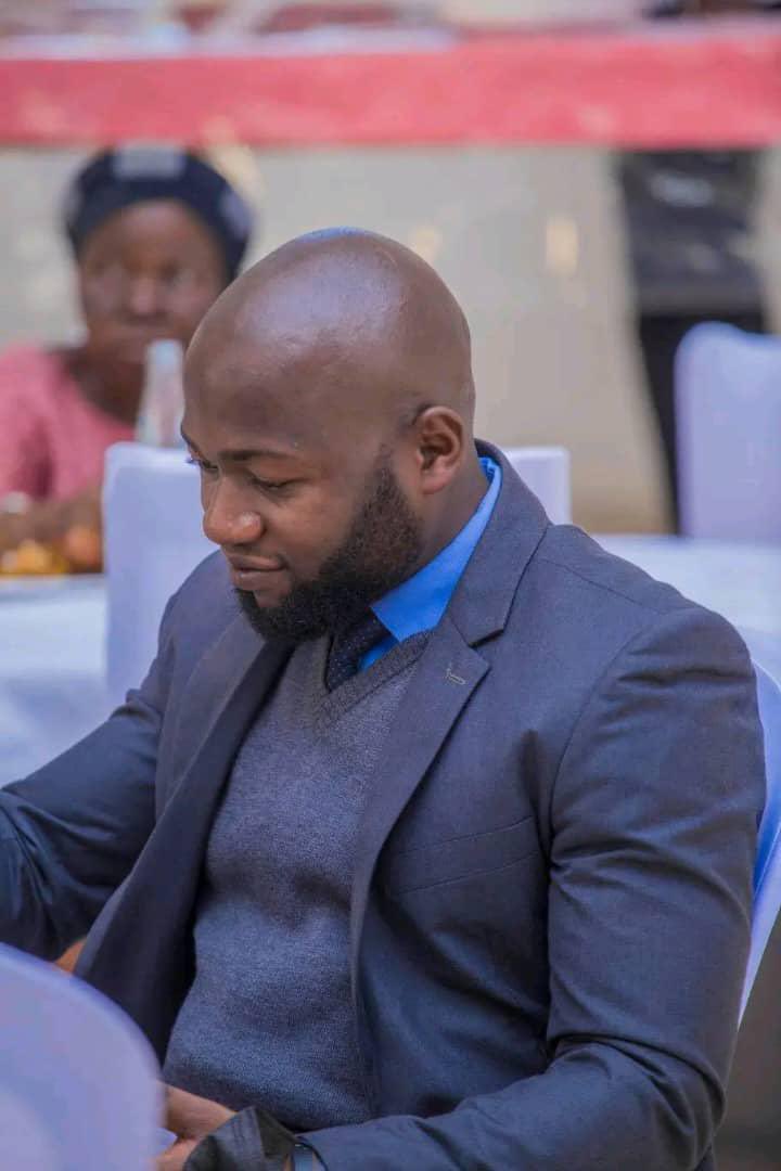 lange_olombe's tweet image. Illégalement détenus depuis le dim 20 jul, papa #Benoit Lwaboshi KAWETE et Mr #Reddy Albert SAMBA sont libres depuis ce matin, après 11 jrs. 
Nos remerciements les plus profonds à Dieu et à toute personne de bonne volonté qui a contribué à cette démarche. @RealManziWilly