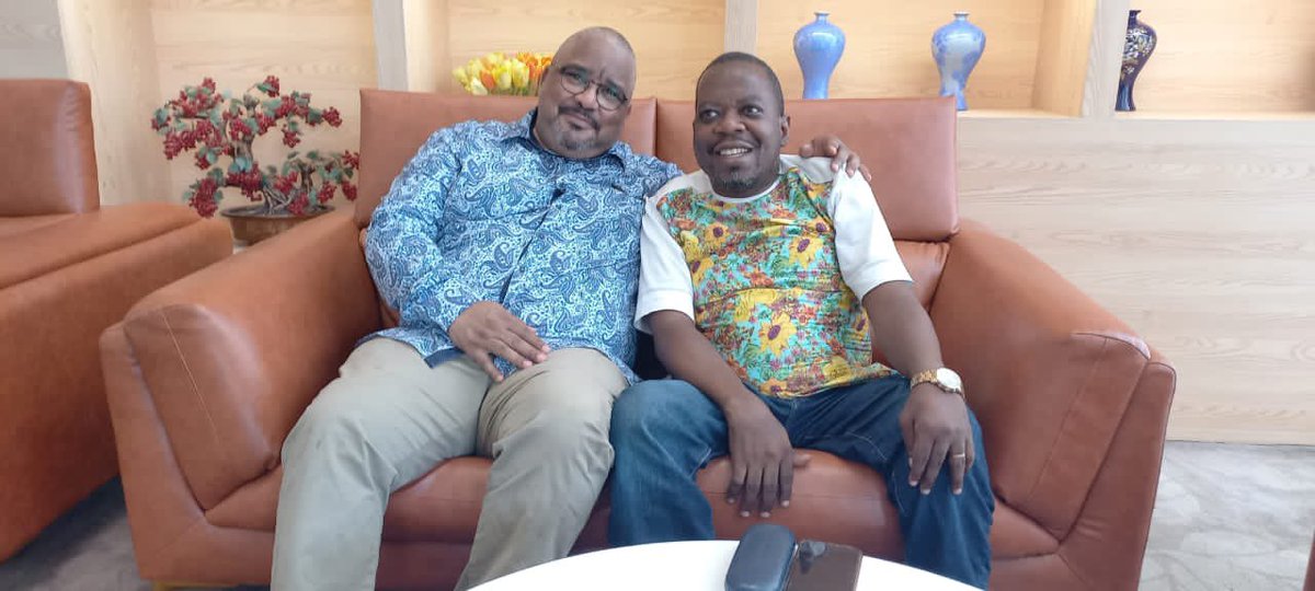 Martin Camus MIMB (@martinmimb) on Twitter photo Vous avez le bonjour du prochain Président de la République du Cameroun <a href="/JoshuaOsih/">Joshua Osih</a> Tout le monde connaît ma proximité et l’admiration que j’ai pour lui. Bizarrement, personne ne semble me faire le procès de ce choix connu. Beaucoup d’autres ont des proximités avec moi et j’en Vous avez le bonjour du prochain Président de la République du Cameroun <a href="/JoshuaOsih/">Joshua Osih</a> Tout le monde connaît ma proximité et l’admiration que j’ai pour lui. Bizarrement, personne ne semble me faire le procès de ce choix connu. Beaucoup d’autres ont des proximités avec moi et j’en