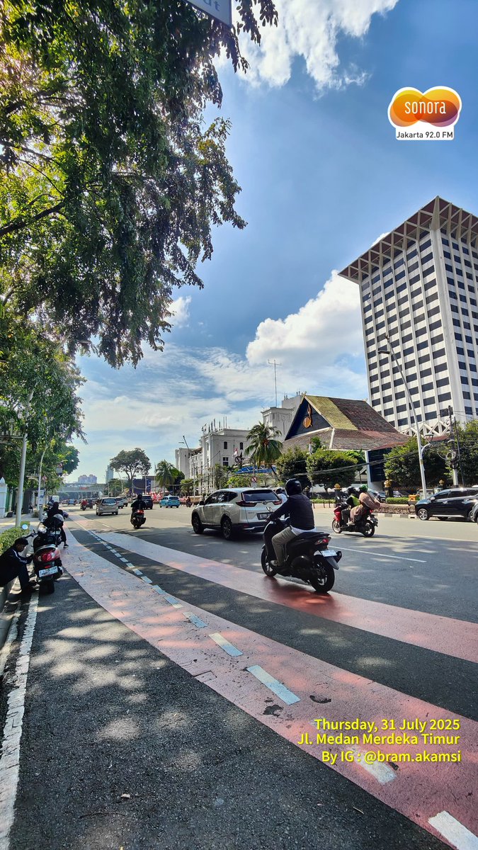 13.47 #LalinSonora

Lalulintas jl Merdeka Timur dari Tugu Tani ke Gambir ramai lancar, sebaliknya mulai dari simpang Pejambon ke Tugu Tani ramai lancar. <a href="/bram92/">bram92</a>