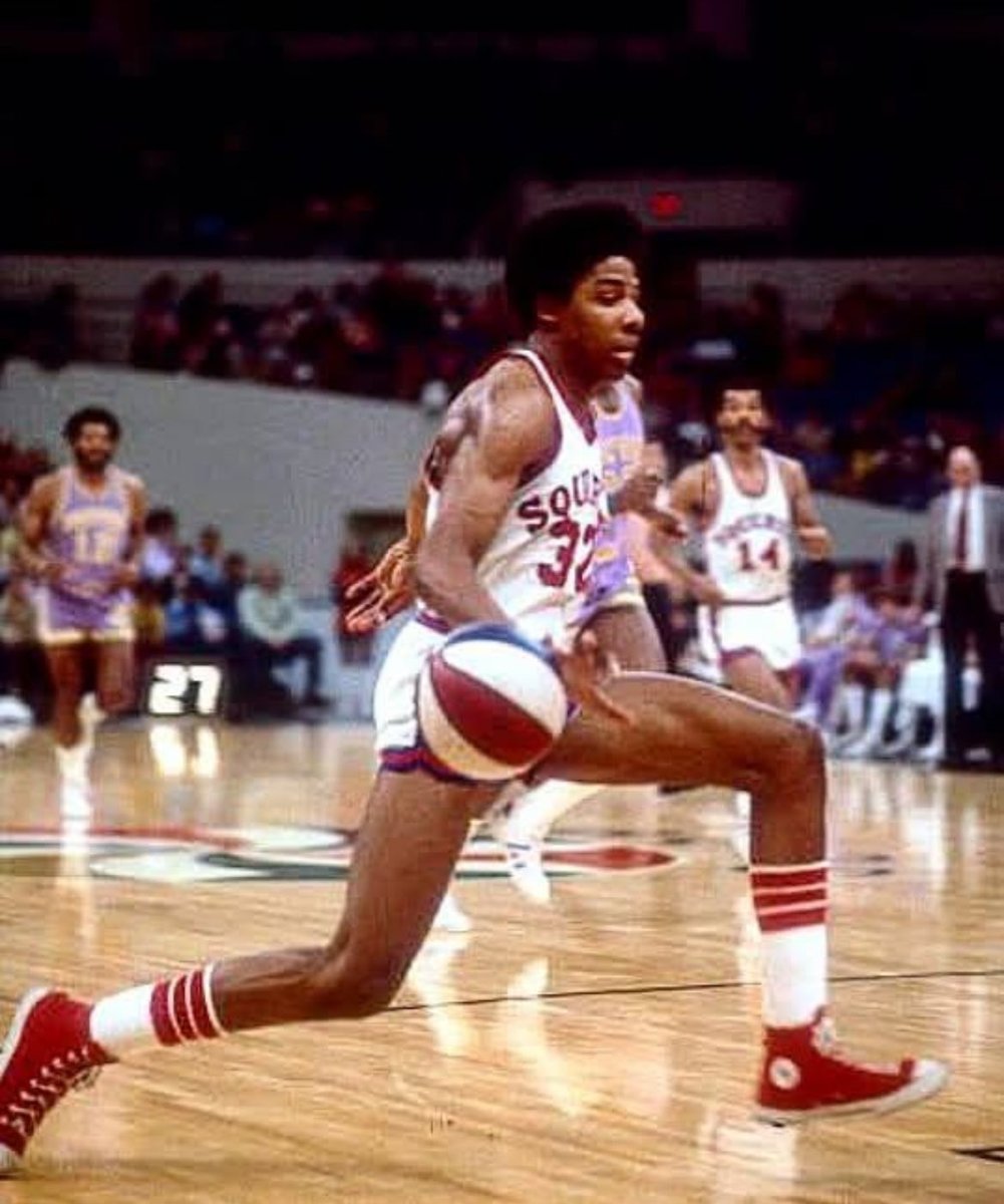 Fame fades not but my memories of this Basketball player. As a Boy I watched him play anticipating something special, I was NEVER disappointed. God would have us connect when I was coaching at UMass his alma mater. His kindness and grace towards me and all others was a Blessing🙏🏼