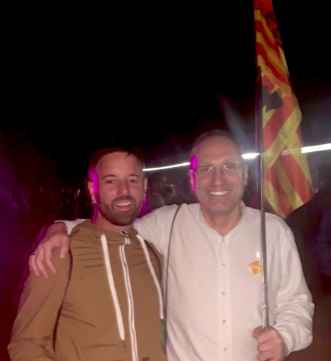 Ernest Blanch (@ernestoblanch) on Twitter photo Una sorpresa agradable, anar d’Aplec a #Cinctorres i trobar-te a <a href="/Micalet_58/">El Gos Mantero. Miquel</a> , el Gos Mantero. Tota la meua admiració per la teua lluita i la feina que estàs fent. Endavant, company! ✊🏽🌹 #aplec #2025 #MazonDimissió Una sorpresa agradable, anar d’Aplec a #Cinctorres i trobar-te a <a href="/Micalet_58/">El Gos Mantero. Miquel</a> , el Gos Mantero. Tota la meua admiració per la teua lluita i la feina que estàs fent. Endavant, company! ✊🏽🌹 #aplec #2025 #MazonDimissió