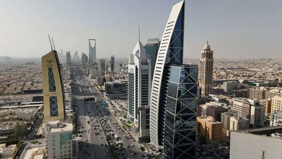 TheArabHash's tweet photo. الاقتصاد السعودي يحقق نمواً قوياً بنسبة 3.9% في الربع الثاني https://t.co/NGYKLDURkR