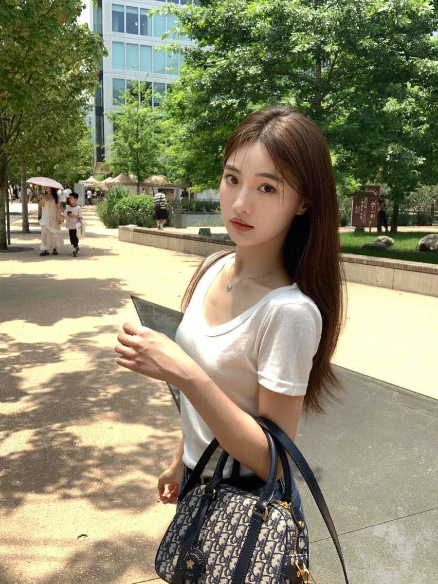 seblapod's tweet photo. #合肥✨ 完美女友体验｜心动选手

• 174cm➝ 天生衣架子・回头率200%
• C杯甜度➝ 黄金比例不张扬的柔软
• 03年➝ 胶原蛋白满满・素颜也发光

✔️ 高素质➝ 连呼吸都带着教养的优雅
✔️ 好脾气➝ 让你忘记世界还有「暴躁」这个词
✔️ 不催不急➝ 像被按下0.5倍速的治愈系 https://t.co/5fkh1XpkqA