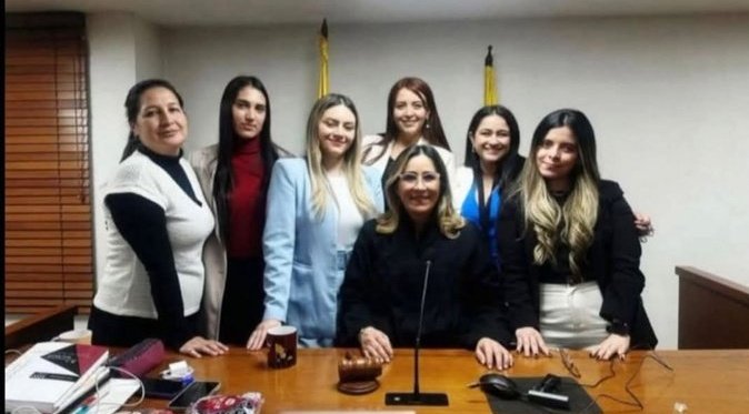 Buenos días a todos ❤️❤️❤️❤️❤️❤️❤️ y a estas mujeres hermosas ❤️❤️❤️