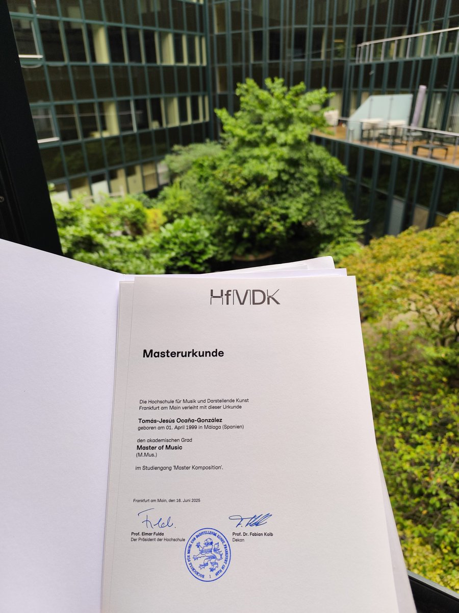 Today I finally picked up my Master's Degree Certificate in Composition, closing two eccentric, rewarding and decisive years at the HfMDK. Thanks to the teachers and colleagues that came across during this journey, now I am willing to embrace what the future has prepared for me.