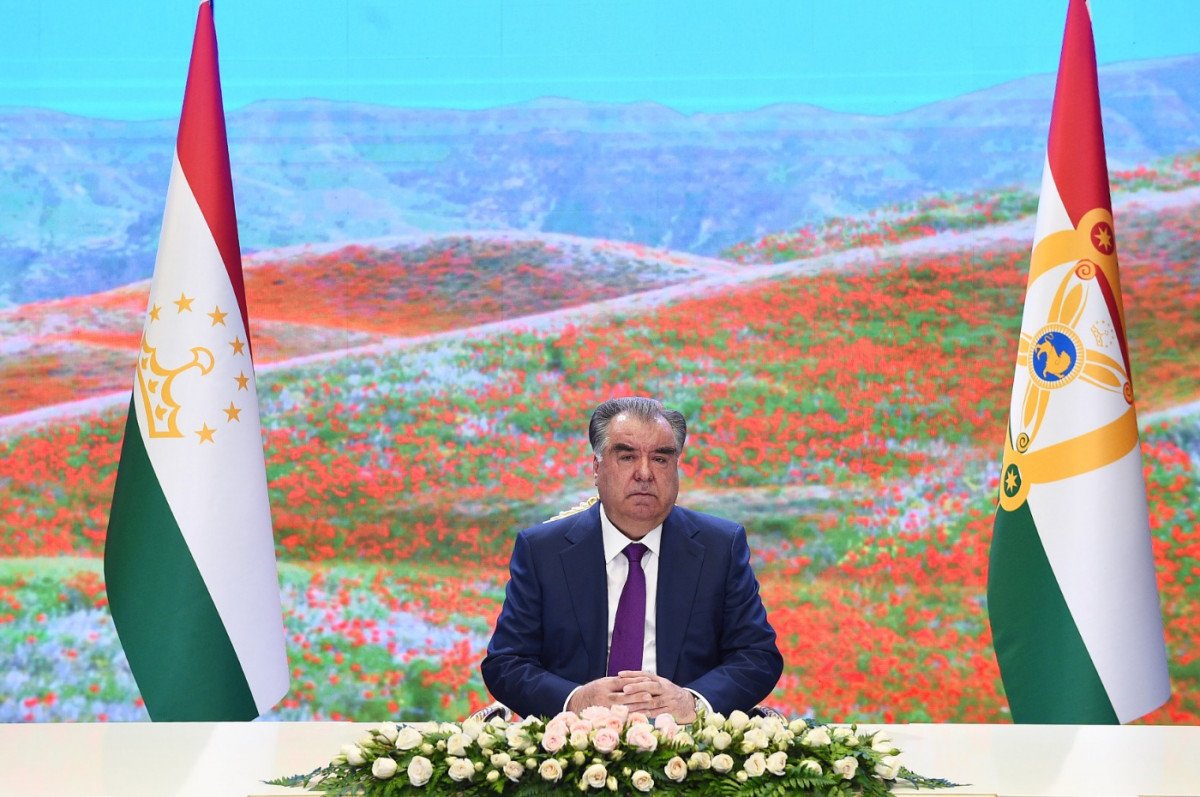 SSharifava's tweet photo. پرچم ریاست جمهوری تاجیکستان با درفش کاویانی🇹🇯 https://t.co/S5Iujan6Lv