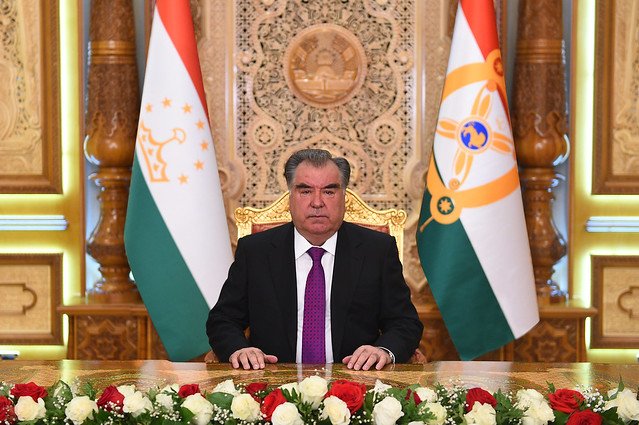 SSharifava's tweet photo. پرچم ریاست جمهوری تاجیکستان با درفش کاویانی🇹🇯 https://t.co/S5Iujan6Lv