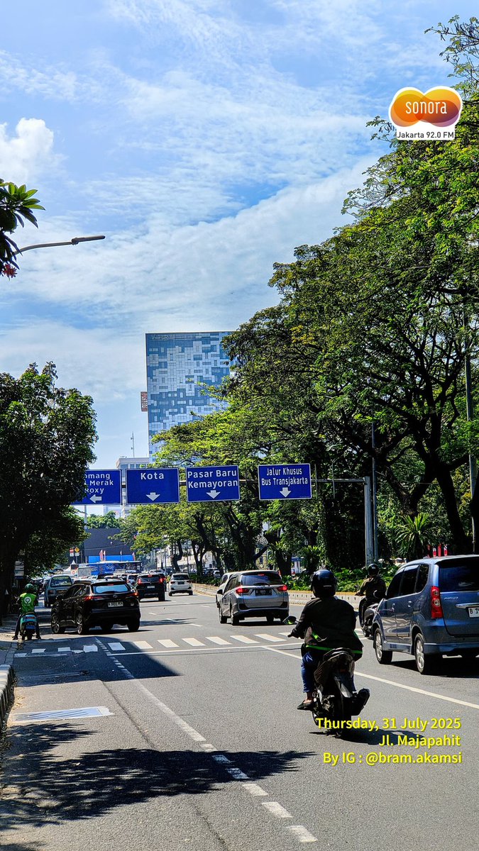 14.05 #LalinSonora

Lalulintas di jl Majapahit dari jl Merdeka Utara dan dari jl Merdeka Barat ramai lancar. <a href="/bram92/">bram92</a>