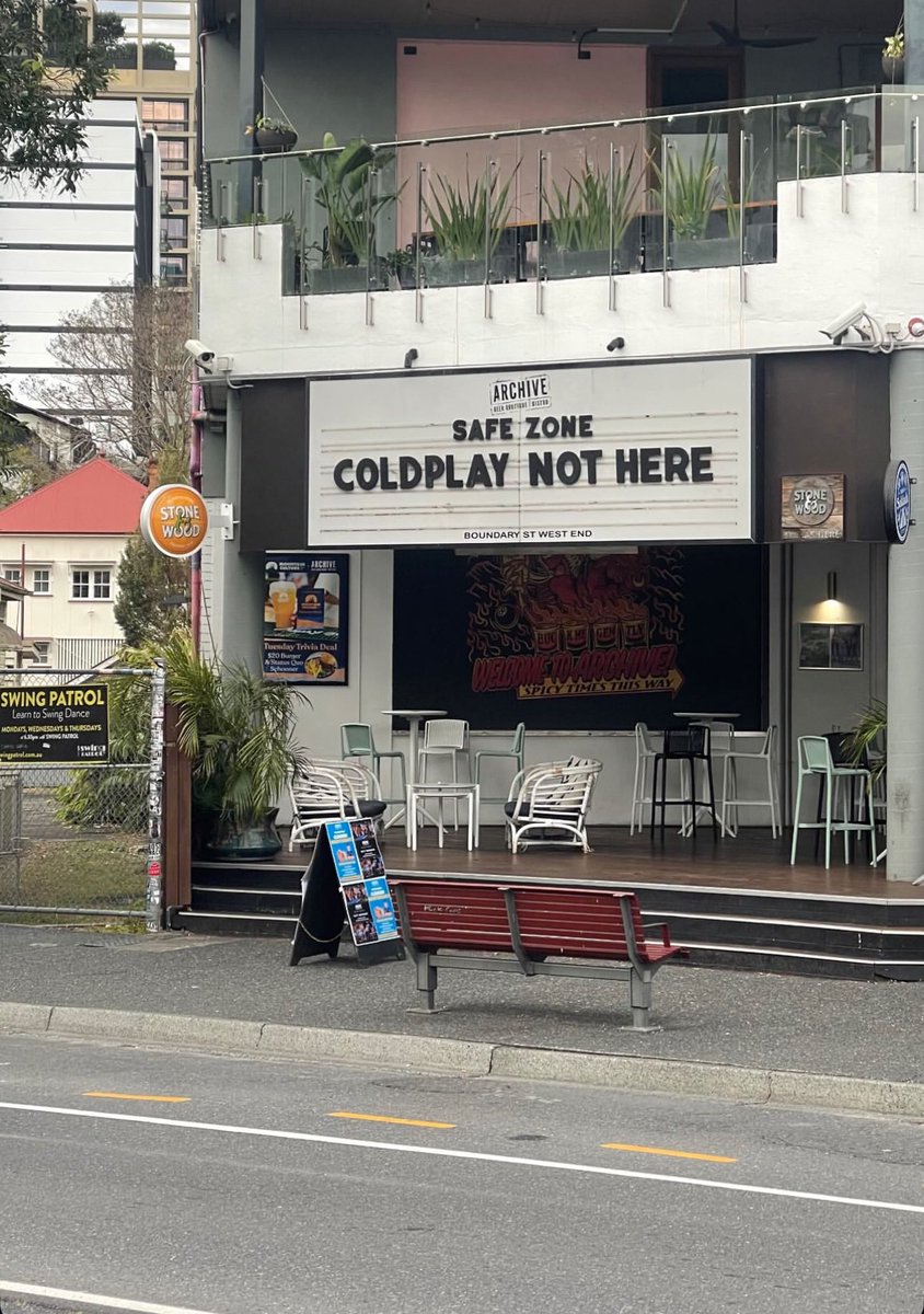 februberry's tweet image. A friend found this in my city I’m CRYINGGGGG