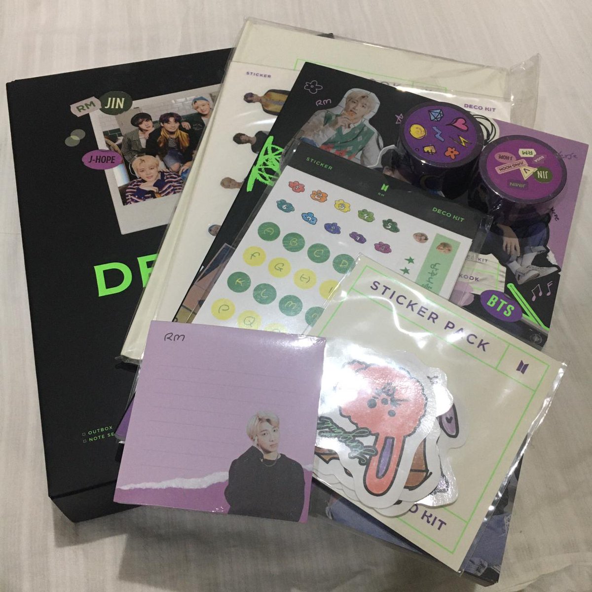 gyumochio's tweet photo. [HELP RT]
🌸WANT TO SELL🌸
‼️IN RUSH‼️
☆DECO KIT BTS☆
• Unsealed minus photo set
💰OFFER AJA 
📍Sidoarjo

Wts wtb wtt bangtan bts decokit https://t.co/vHCEErEL28