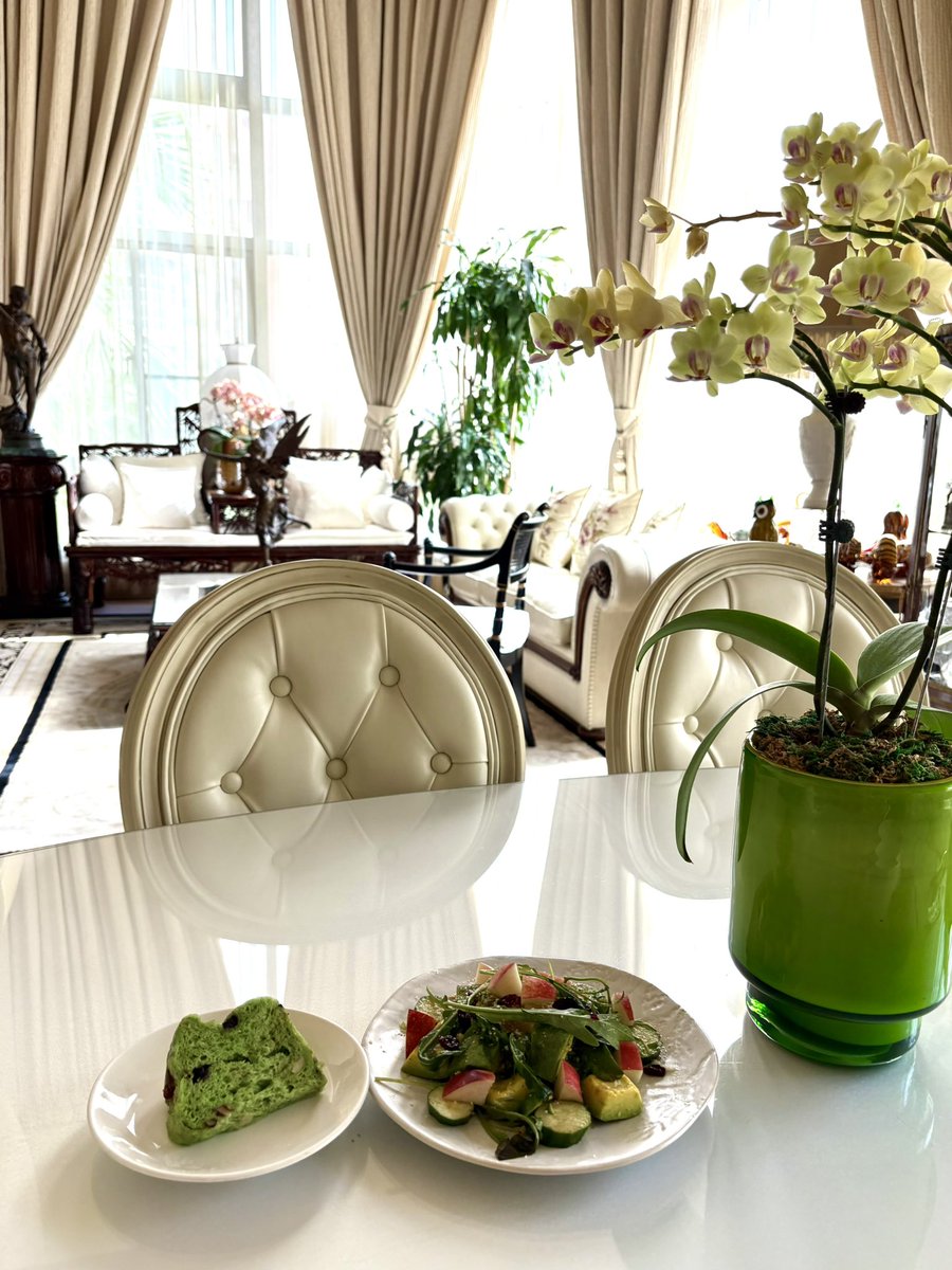 當你穿過了暴風雨

你就不再是原來那個人。

—— 村上春樹