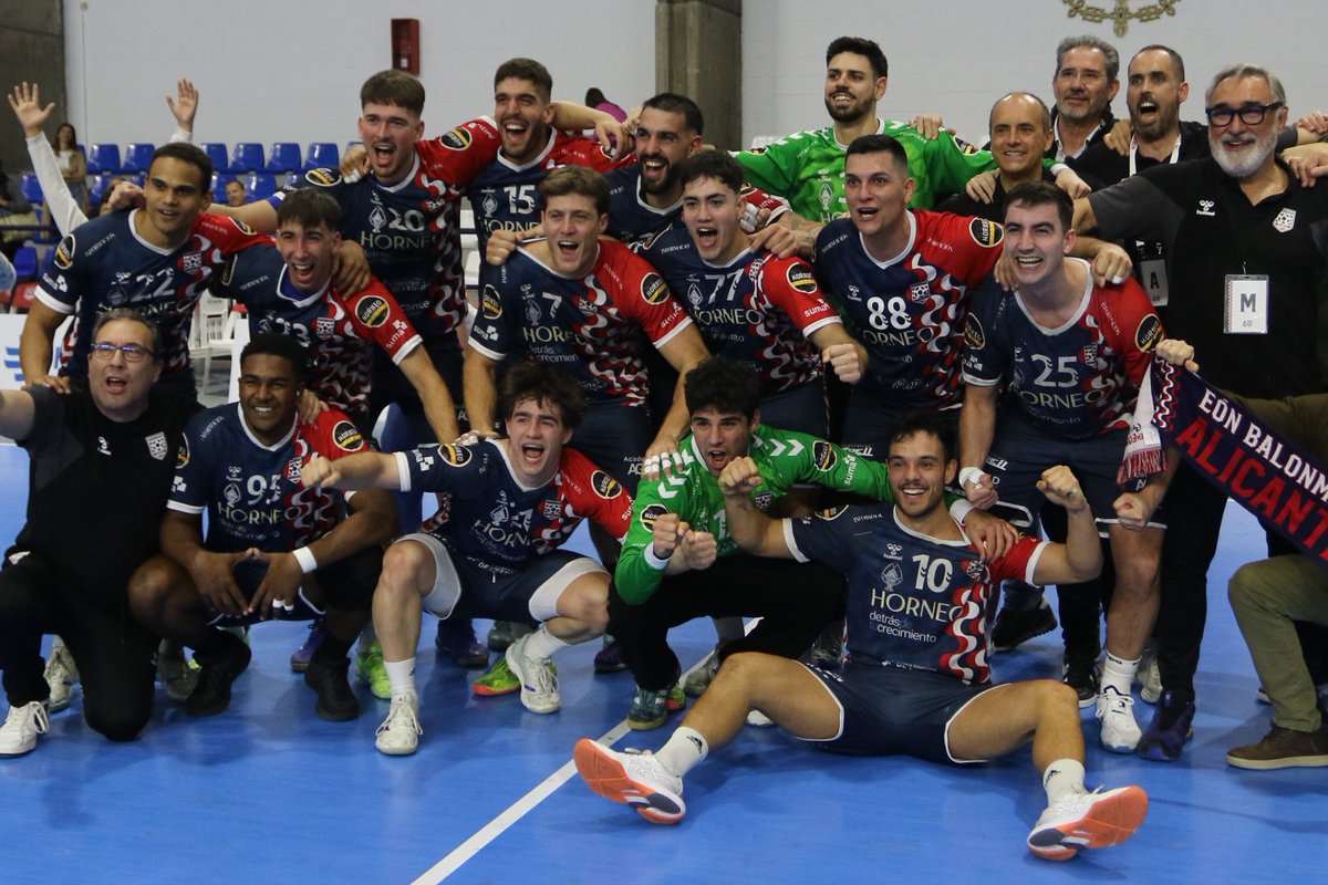 EÓN Balonmano Alicante (@eonalicante) on Twitter photo <a href="/cfhercules/">Hércules CF 💙🤍💯</a> 🥰¡Qué bonita!
😏Por cierto, vecinos, llevar la Explanada y la Santa Faz en la camiseta es sinónimo de ascenso.
😜O eso nos han dicho.
💪¡Muchísima suerte esta temporada, <a href="/cfhercules/">Hércules CF 💙🤍💯</a>! <a href="/cfhercules/">Hércules CF 💙🤍💯</a> 🥰¡Qué bonita!
😏Por cierto, vecinos, llevar la Explanada y la Santa Faz en la camiseta es sinónimo de ascenso.
😜O eso nos han dicho.
💪¡Muchísima suerte esta temporada, <a href="/cfhercules/">Hércules CF 💙🤍💯</a>!