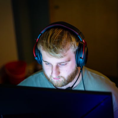 #NewProfilePic

Ty <a href="/GrimyRannarr/">Freddie</a> for the epic action shot of me definitely clutching a 1v5!!! 🤝