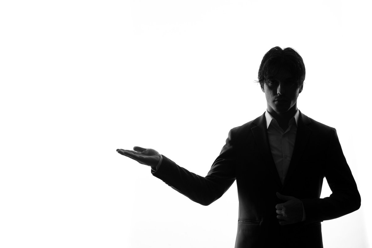 Jucinsky's tweet image. Postura de quem sabe o que quer, silêncio de quem já decidiu, e foco de quem não volta atrás.