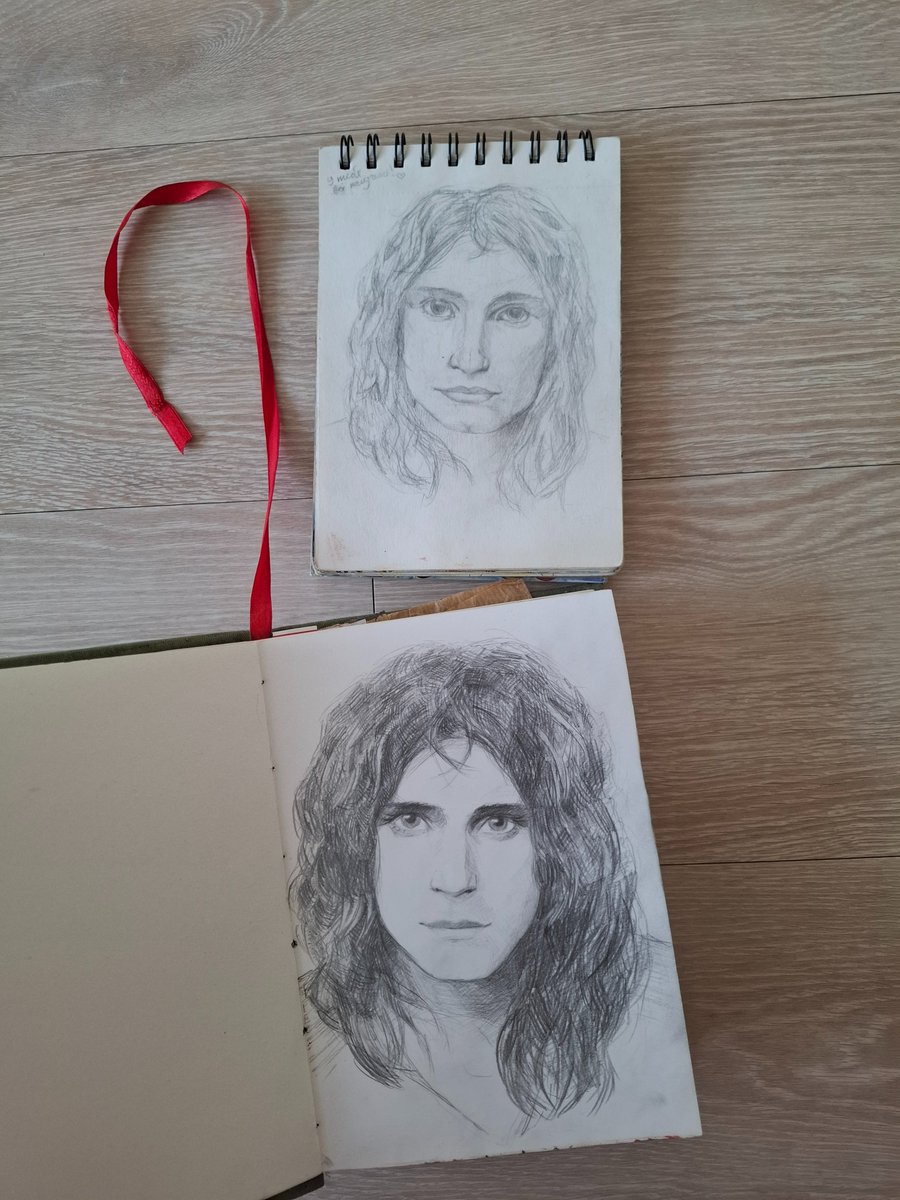 За прошедшие годы от знакомства с песнями (2017 в скетбчуке отметился, но послушала впервые я раньше) до сегодняшнего дня я успела вырасти, прокачать скиллы, отучиться в конце концов. А музыка как была рядом, так и осталась. И останется несмотря ни на что