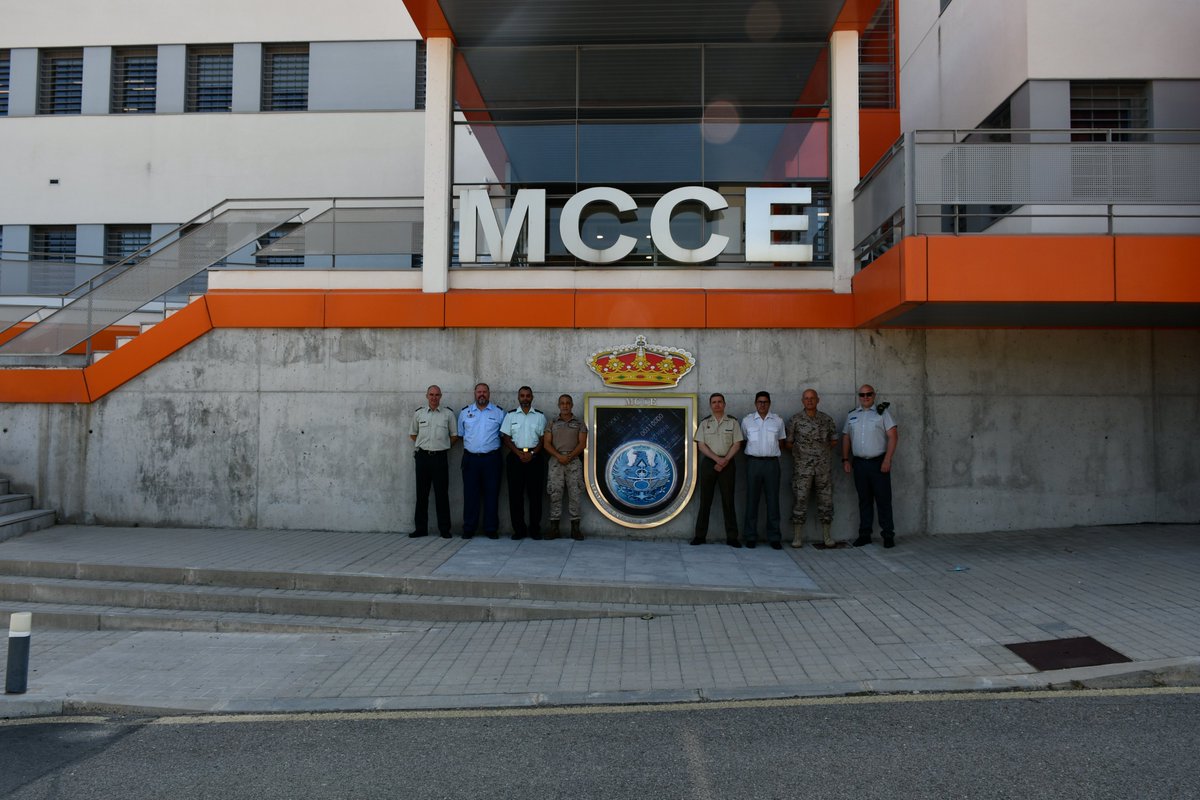 🔷 Militares reservistas de CIOR - Interallied Confederation of Reserve Officers visitan el MCCE

Esta visita ha sido una excelente oportunidad para fortalecer las relaciones internacionales entre:

🇪🇸 🤝 🇨🇦 🤝 🇳🇱 🤝 🇦🇹 🤝 🇫🇮

#Cooperación #MCCE #Ciberdefensa #Ciberseguridad