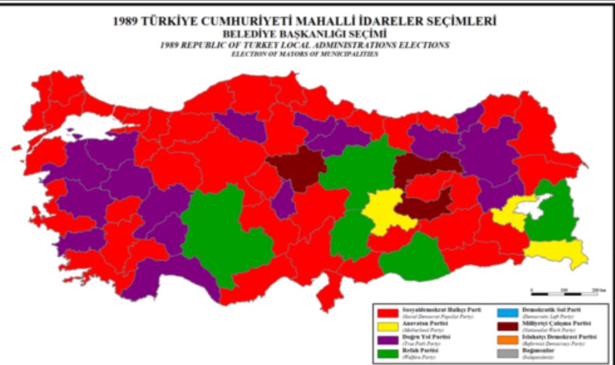 Erdal İnönü liderliğindeki SHP 1989 yerel seçimlerinde; 20 puan kaybederek %20’ye gerileyen iktidar partisi Özal ANAP’ının ve %24 oy alan Demirel DYP’sinin önünde  %29 oyla 1977’den sonra ilk kez 1. parti oldu, Konya dışındaki bütün Büyükşehirler dahil 67 ilin 39’unu kazandı.
