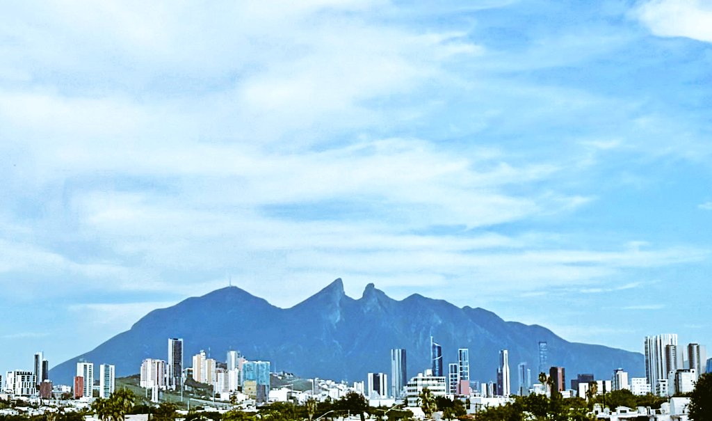 #FelizJueves desde Monterrey 
🌄 

"9. Recuerden la Escritura: Ni ojo vio, ni oído oyó, ni por mente humana han pasado las cosas que Dios ha preparado para los que lo aman.

10. Pero a nosotros nos lo reveló Dios por medio de su Espíritu."

1 Corintios 2 🙏🏼