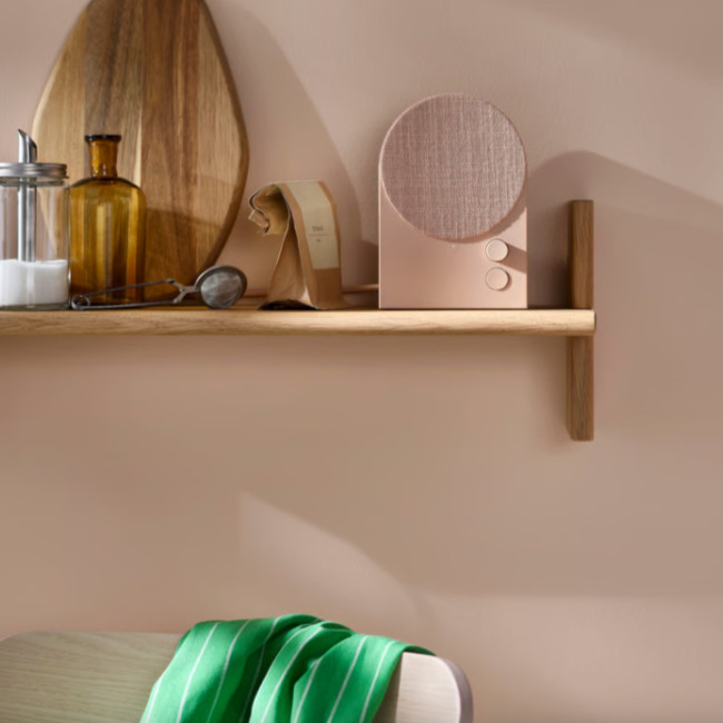 Let’s ignore the fact that the tech wasn’t around in the mid-20th century and simply enjoy the Ikea Nattbad midcentury modern Bluetooth speaker for its looks, its functionality and its price tag. bit.ly/4oeBDhp