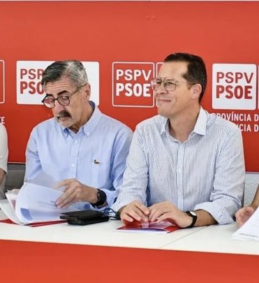 José María Ángel es un servidor público incansable que siempre le ha desvelado la seguridad de los demás, muchos deberían aprender él, el primero el President de la Generalitat. 
En una inundación él nunca se hubiera ido de vermú, comida y copas.