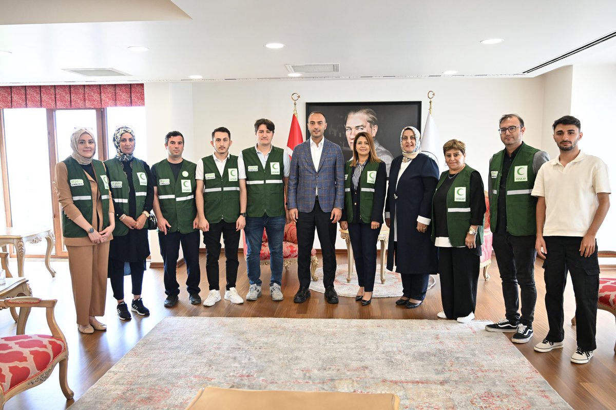 Yeşilay Gaziosmanpaşa Şube Başkanı Elif Ata'ya ve değerli yönetimine nazik ziyaretlerinden dolayı teşekkür ediyor, toplum sağlığı ve gençlerimiz adına yürüttükleri özverili çalışmalarında kolaylıklar diliyorum.
