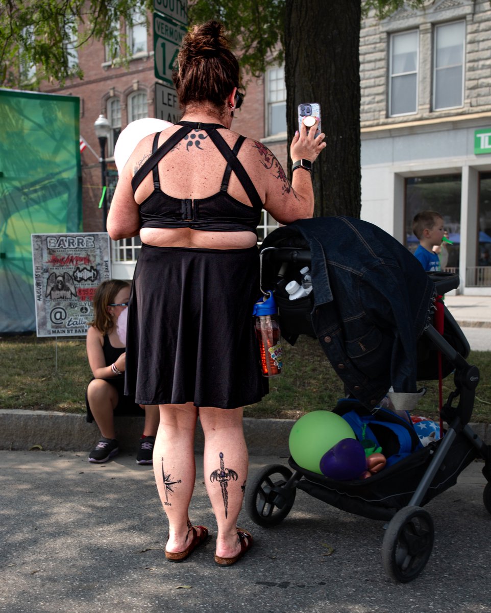 fotogosaurus's tweet photo. cross to bare https://t.co/37quXsf34h #VT #Vermont #NewEngland #StreetPhoto #StreetPhotography #InTheStreet #InTheStreets #moment #Think #Reflect #Childcare #Motherhood #remember #reflect #Summer #July #Canon https://t.co/MyoTXoCLDf