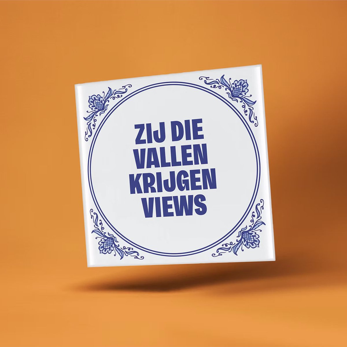 MetBabett's tweet image. 📉➡️📈 Eerst onderuit, dan trending!
“Zij die vallen, krijgen views", het tegeltje dat harder viral gaat dan je evenwicht. #Nieuwespreekwoorden