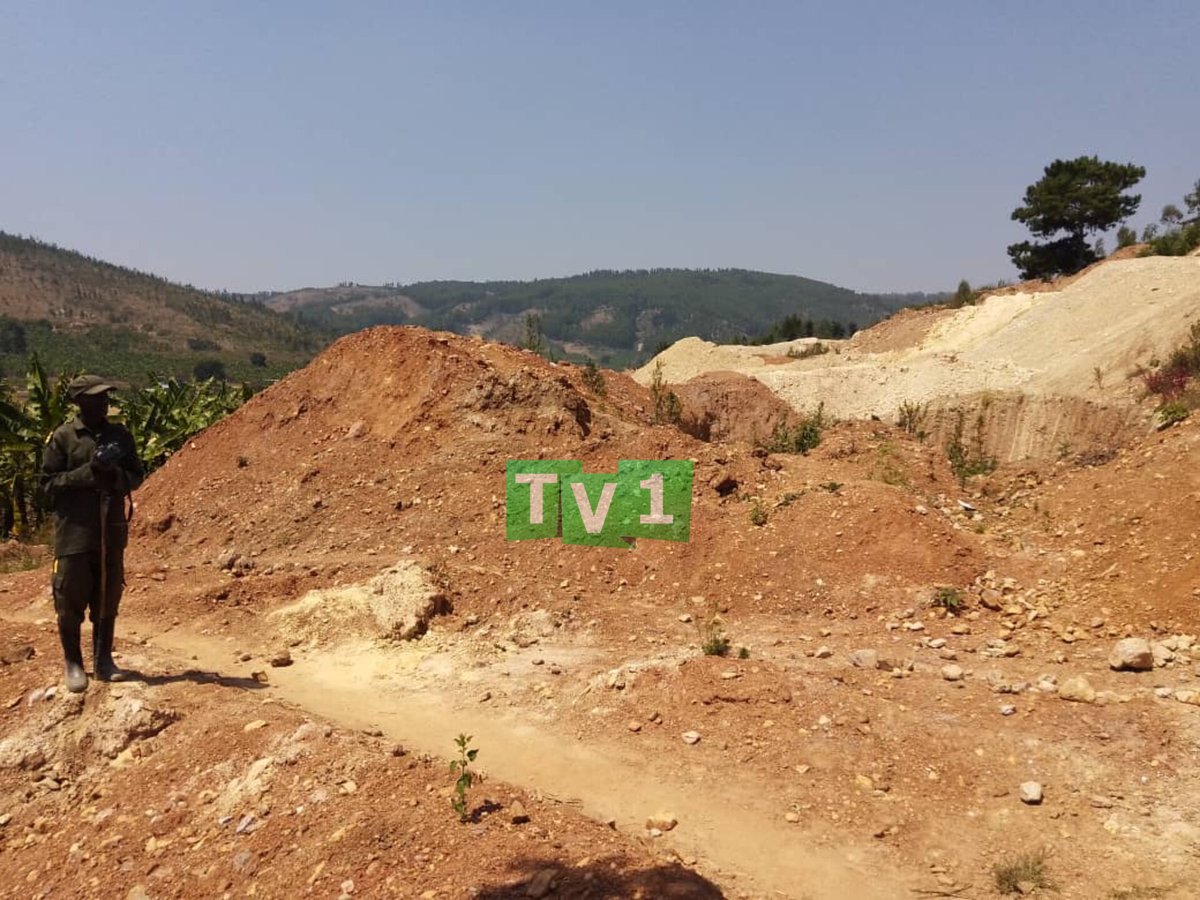 TV1 Rwanda (@tv1rwanda) on Twitter photo Gatsibo-Gitoki: Abantu babiri baraye bagwiriwe n' ikirombe gicukurwamo amabuye y' agaciro na kompanyi CMK, umwe ahita apfa undi arakomereka. <a href="/RIB_Rw/">Rwanda Investigation Bureau</a> Gatsibo-Gitoki: Abantu babiri baraye bagwiriwe n' ikirombe gicukurwamo amabuye y' agaciro na kompanyi CMK, umwe ahita apfa undi arakomereka. <a href="/RIB_Rw/">Rwanda Investigation Bureau</a>