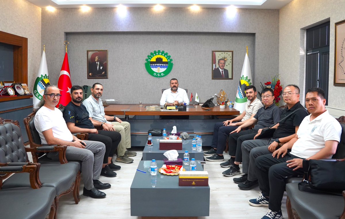 CNPC Xibu Drilling Company yetkilileri Zhenkun Jiang, Xiaohui Gao, Liang Cheng ve firmanın avukatı Samet Öztürk,
Organize Sanayi Bölgesi Yönetim Kurulu Başkanı Mustafa Fidan ve Başkan Vekili Felat Gökdemir’i ziyaret etti.

Nazik ziyaretleri için kendilerine teşekkür eder,