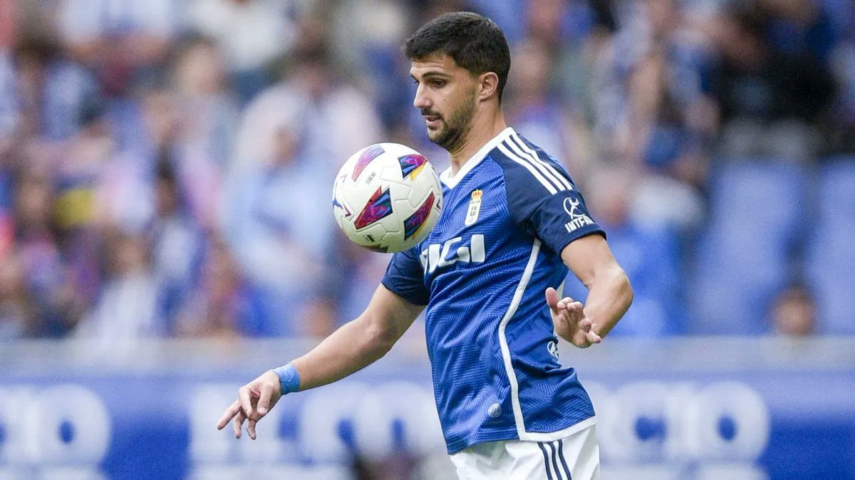 💥 OFICIAL | CARLOS POMARES, cuarto fichaje del #RealZaragoza. Lateral zurdo de 32 años. Firma por 1 temporada tras rescindir su contrato con el Real Oviedo.